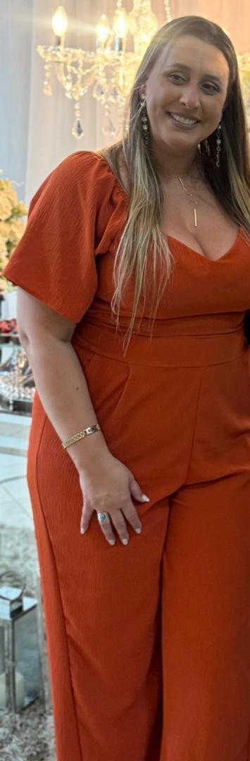Carla antes, corpo inteiro